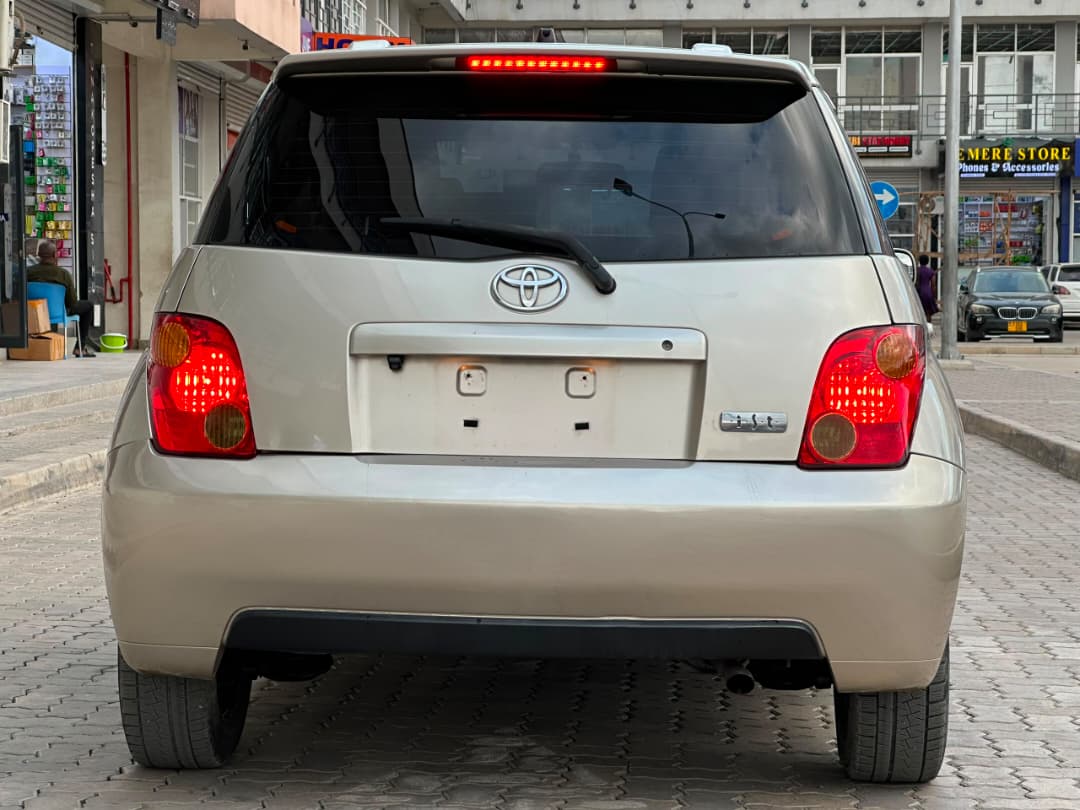 TOYOTA IST thumbnail 8